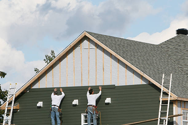 Professional Siding technician working in Potomac, MD